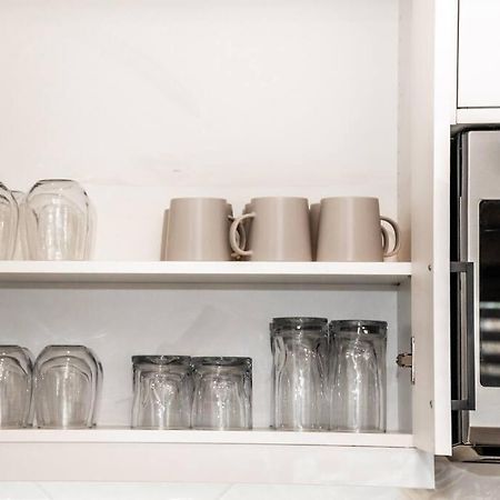 Modern Nordic Escape, 3Br Near Wem & Dt, Aircon & Fireplace, Wifi, Sleeps 6! 埃德蒙顿 外观 照片