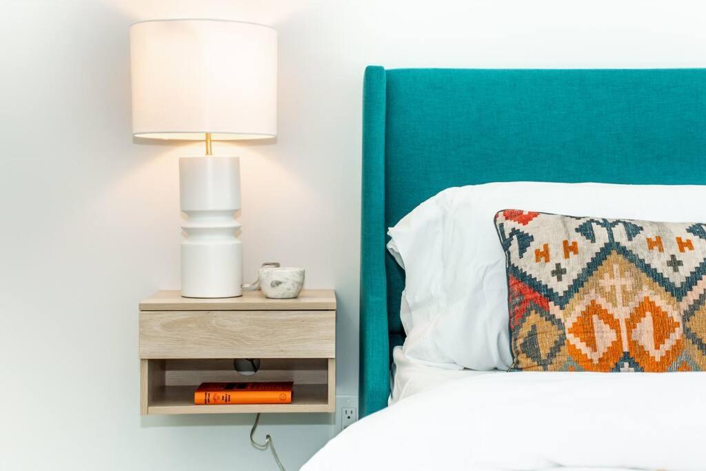 Modern Nordic Escape, 3Br Near Wem & Dt, Aircon & Fireplace, Wifi, Sleeps 6! 埃德蒙顿 外观 照片