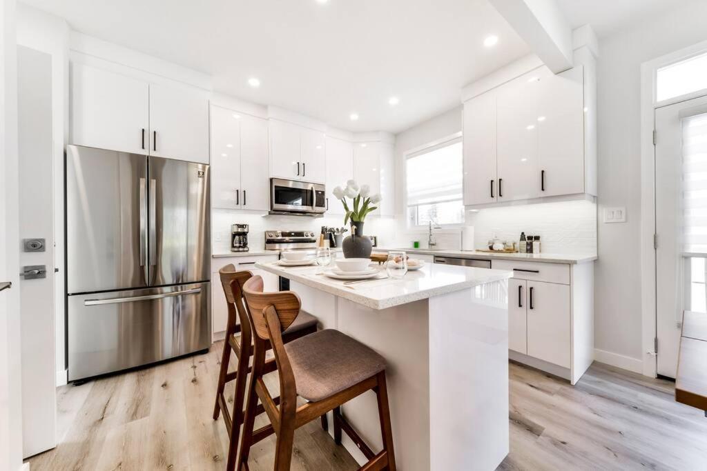 Modern Nordic Escape, 3Br Near Wem & Dt, Aircon & Fireplace, Wifi, Sleeps 6! 埃德蒙顿 外观 照片