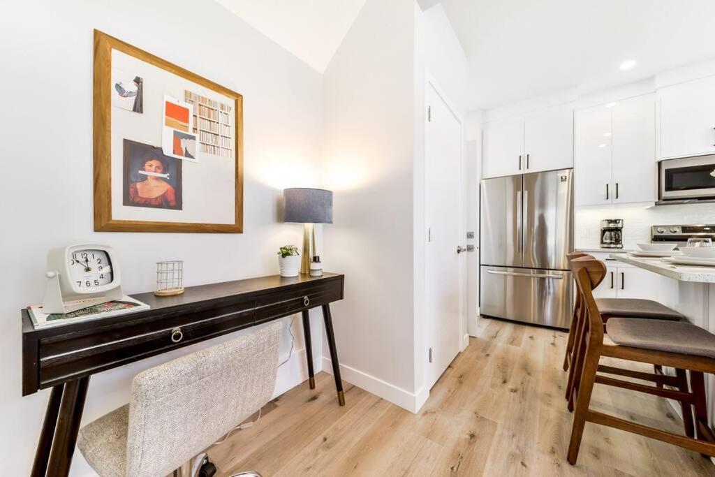 Modern Nordic Escape, 3Br Near Wem & Dt, Aircon & Fireplace, Wifi, Sleeps 6! 埃德蒙顿 外观 照片