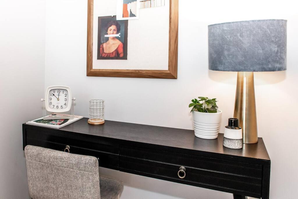Modern Nordic Escape, 3Br Near Wem & Dt, Aircon & Fireplace, Wifi, Sleeps 6! 埃德蒙顿 外观 照片