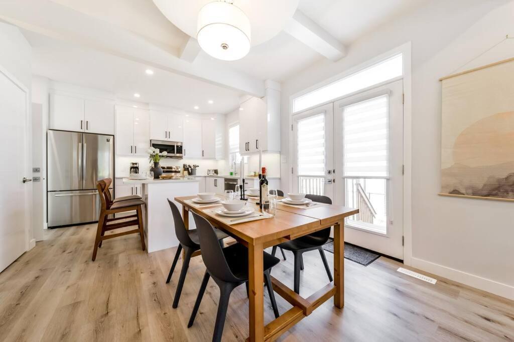 Modern Nordic Escape, 3Br Near Wem & Dt, Aircon & Fireplace, Wifi, Sleeps 6! 埃德蒙顿 外观 照片