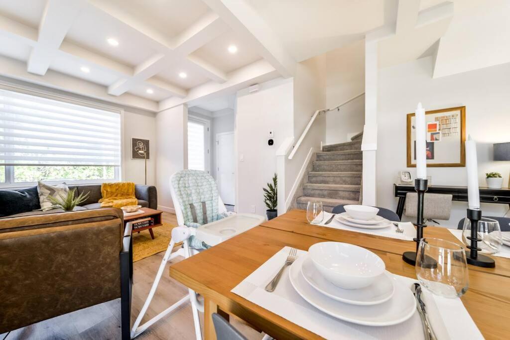 Modern Nordic Escape, 3Br Near Wem & Dt, Aircon & Fireplace, Wifi, Sleeps 6! 埃德蒙顿 外观 照片