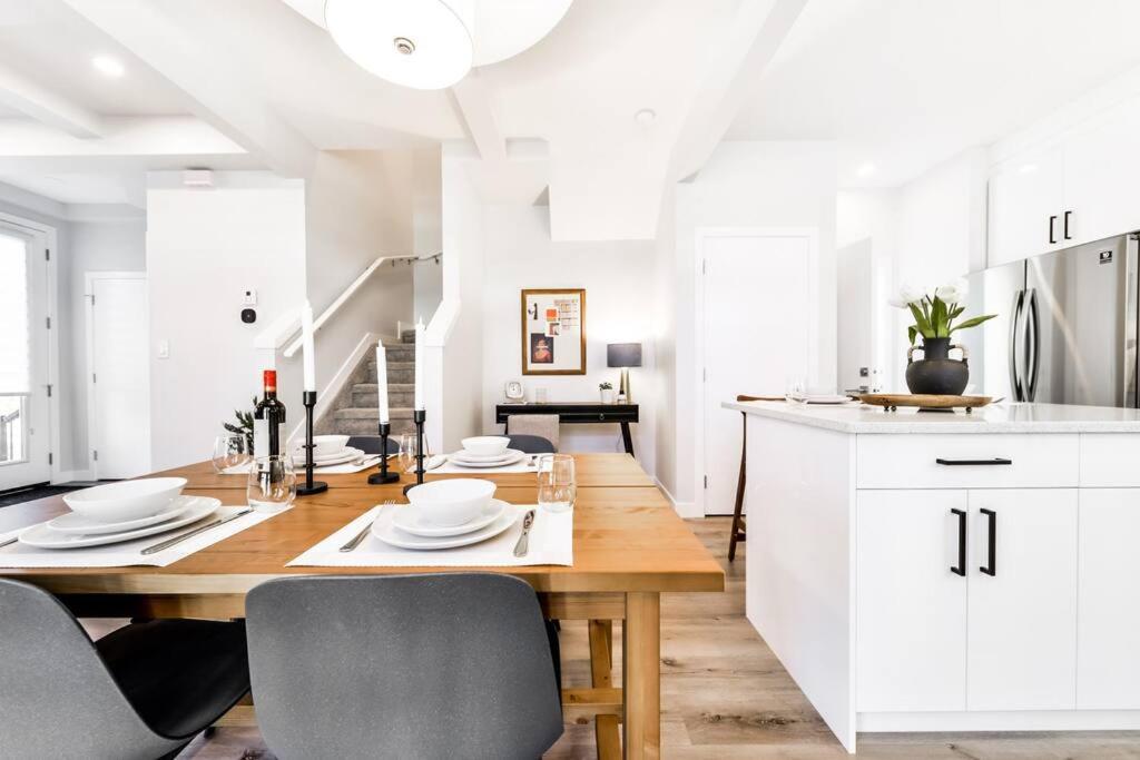 Modern Nordic Escape, 3Br Near Wem & Dt, Aircon & Fireplace, Wifi, Sleeps 6! 埃德蒙顿 外观 照片