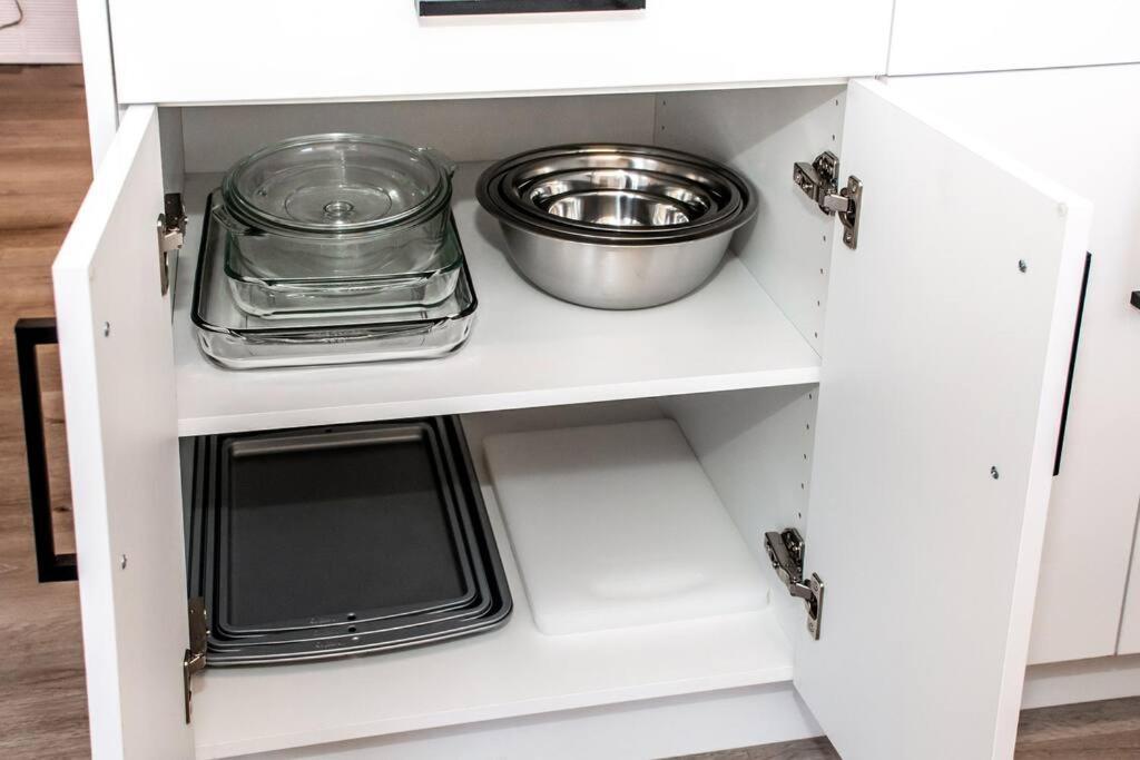 Modern Nordic Escape, 3Br Near Wem & Dt, Aircon & Fireplace, Wifi, Sleeps 6! 埃德蒙顿 外观 照片