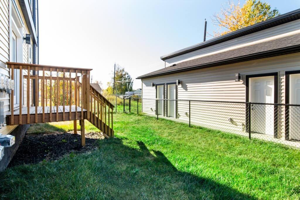 Modern Nordic Escape, 3Br Near Wem & Dt, Aircon & Fireplace, Wifi, Sleeps 6! 埃德蒙顿 外观 照片
